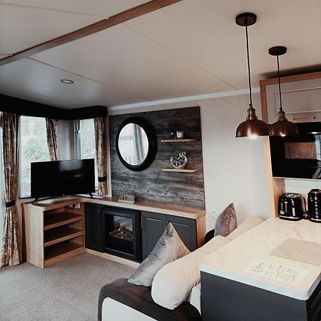 Hillingworth'S Hot Tub Retreat - Lochmaben Villa Dumfries Exterior photo